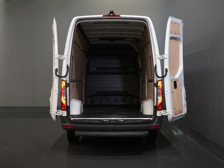 Mercedes-Benz Sprinter Furgoneta 317 CDI Aut. L2H2 LED/ Asiento calefactable/ Puertas de 270 g/ Calefacción en los asientos/ Navegador/ Cámara/ PDC/ Control de crucero