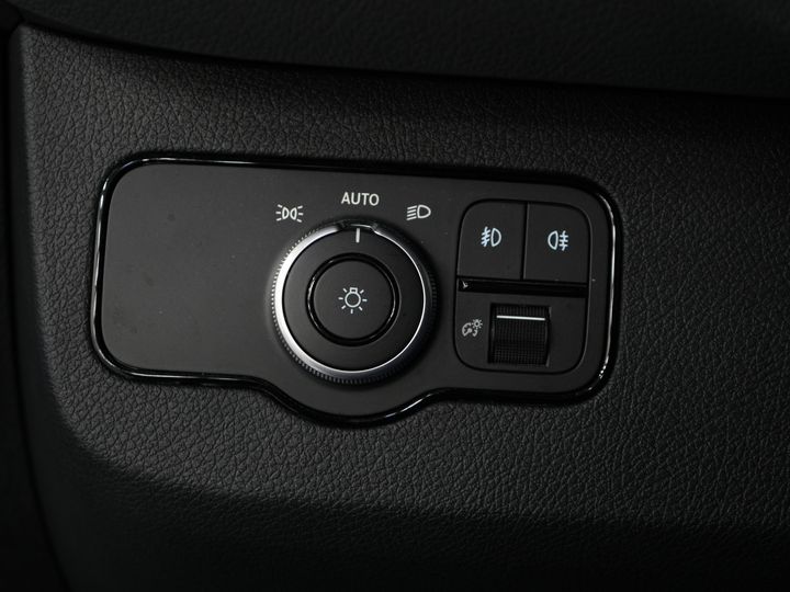 Mercedes-Benz Sprinter Furgoneta 317 CDI Aut. L2H2 LED/ Asiento calefactable/ Puertas de 270 g/ Calefacción en los asientos/ Navegador/ Cámara/ PDC/ Control de crucero