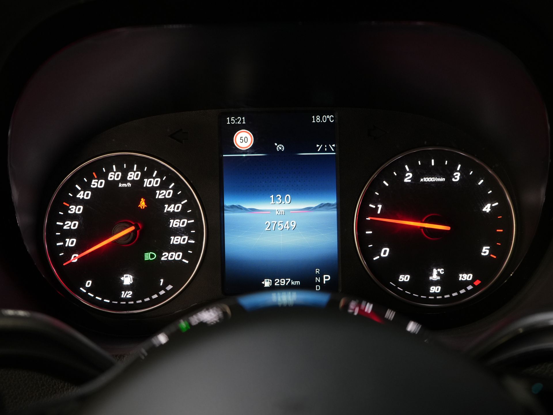 Mercedes-Benz Sprinter Furgoneta 317 CDI Aut. L2H2 LED/ Asiento calefactable/ Puertas de 270 g/ Calefacción en los asientos/ Navegador/ Cámara/ PDC/ Control de crucero