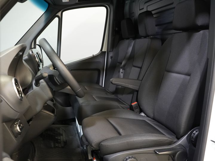 Mercedes-Benz Sprinter Furgoneta 317 CDI Aut. L2H2 LED/ Asiento calefactable/ Puertas de 270 g/ Calefacción en los asientos/ Navegador/ Cámara/ PDC/ Control de crucero