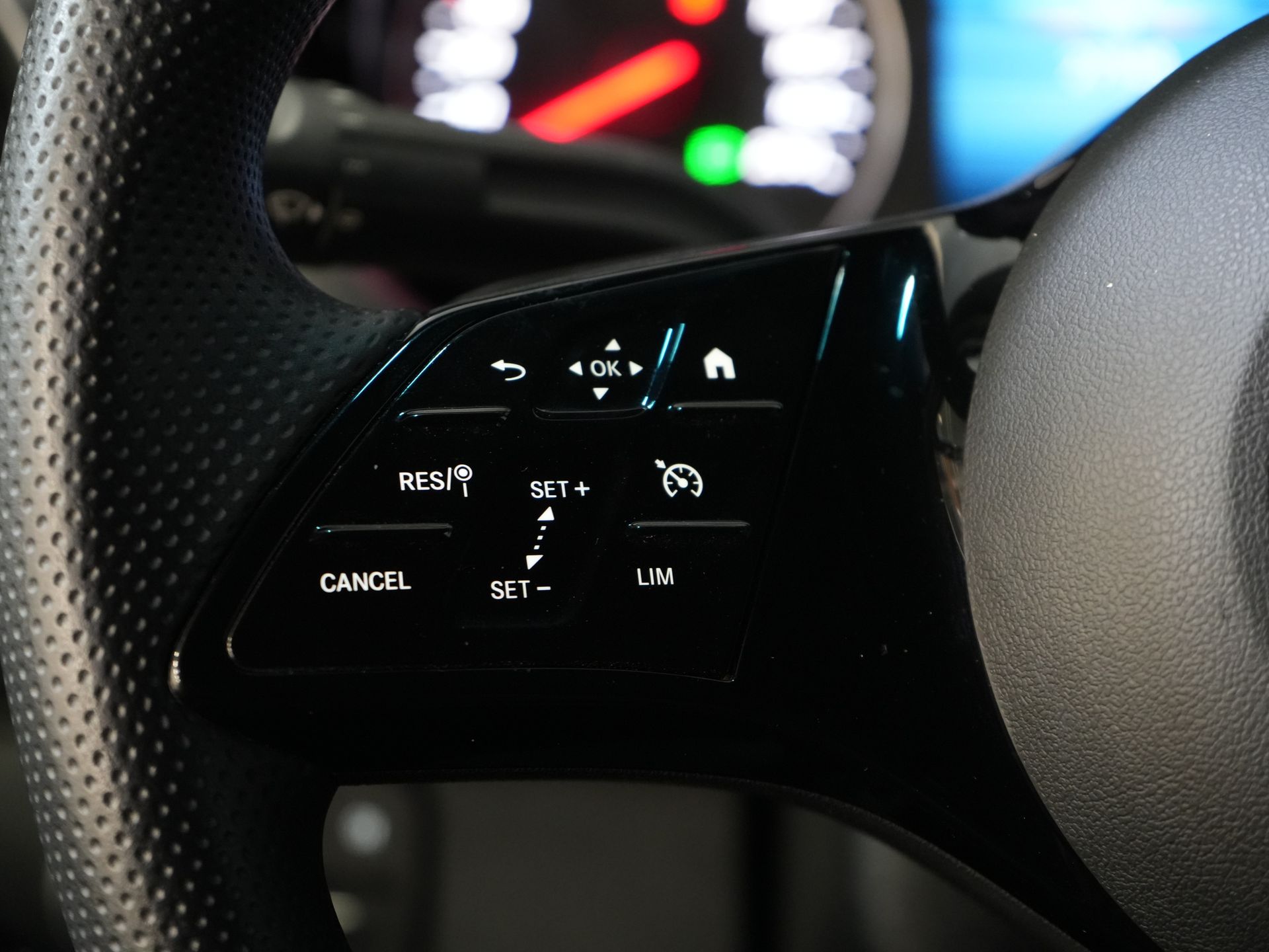 Mercedes-Benz Sprinter Furgoneta 317 CDI Aut. L2H2 LED/ Asiento calefactable/ Puertas de 270 g/ Calefacción en los asientos/ Navegador/ Cámara/ PDC/ Control de crucero