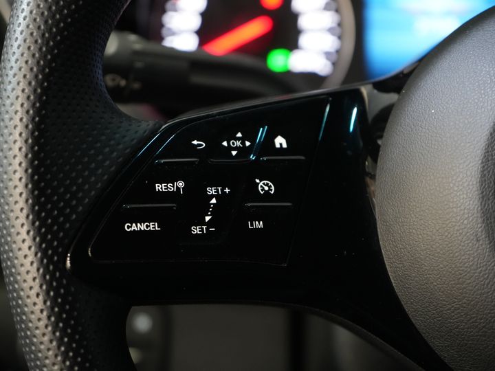 Mercedes-Benz Sprinter Furgoneta 317 CDI Aut. L2H2 LED/ Asiento calefactable/ Puertas de 270 g/ Calefacción en los asientos/ Navegador/ Cámara/ PDC/ Control de crucero