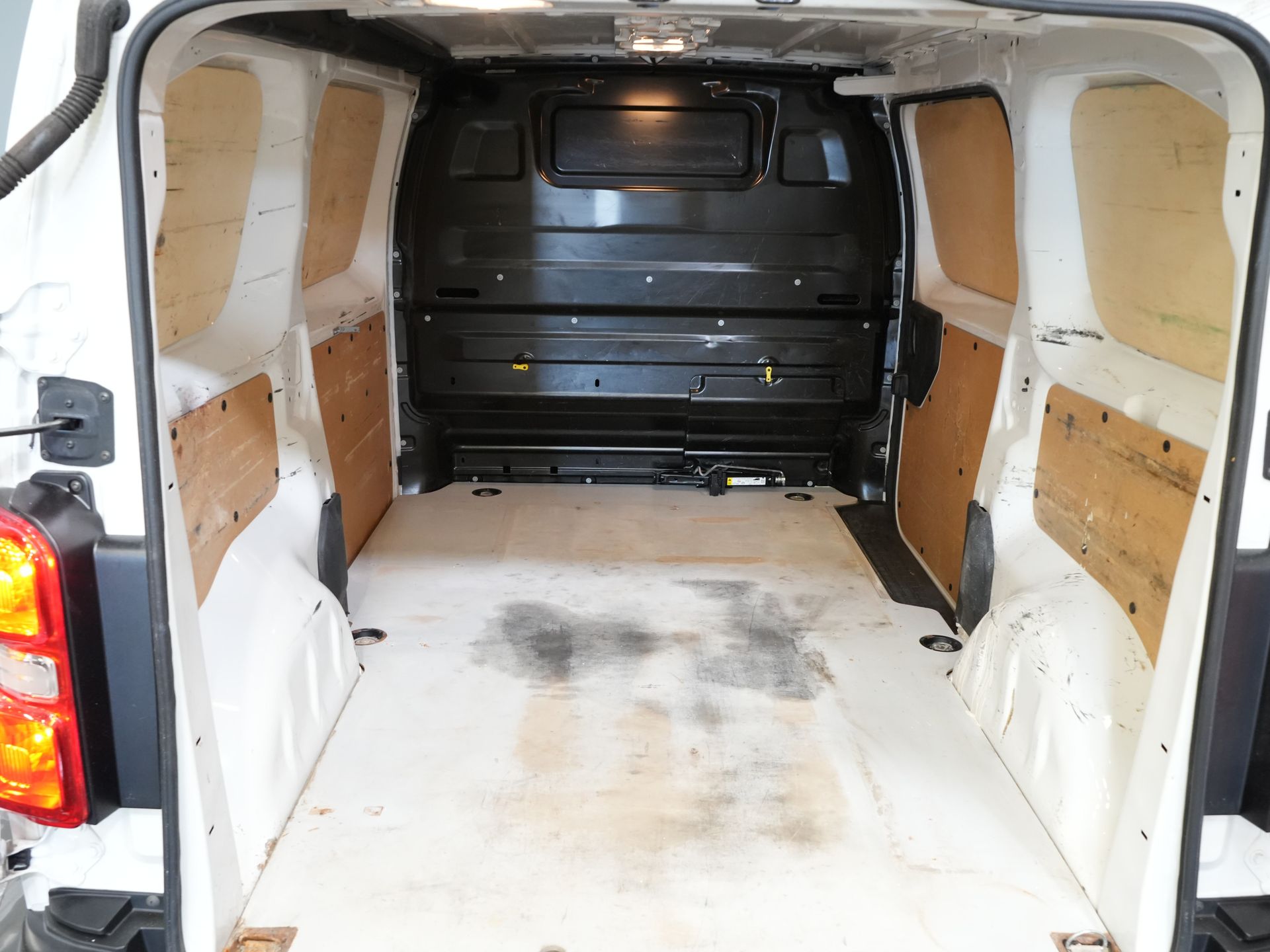Citroën Jumpy Van 1.6 HDI L2 BPM GRATUIT ! Galerie de toit/ Alarme III/ Croisière/ Barre de remorquage/ PDC/ Airco