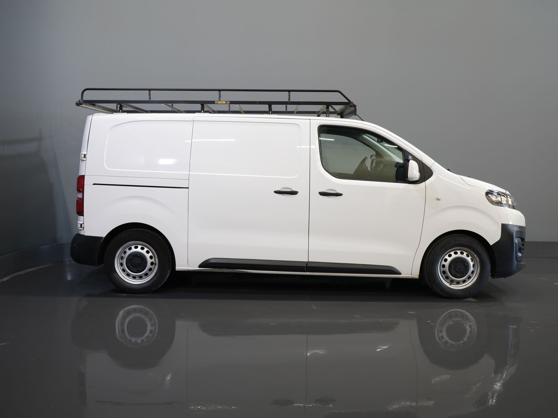 Citroën Jumpy Van 1.6 HDI L2 BPM GRATUIT ! Galerie de toit/ Alarme III/ Croisière/ Barre de remorquage/ PDC/ Airco