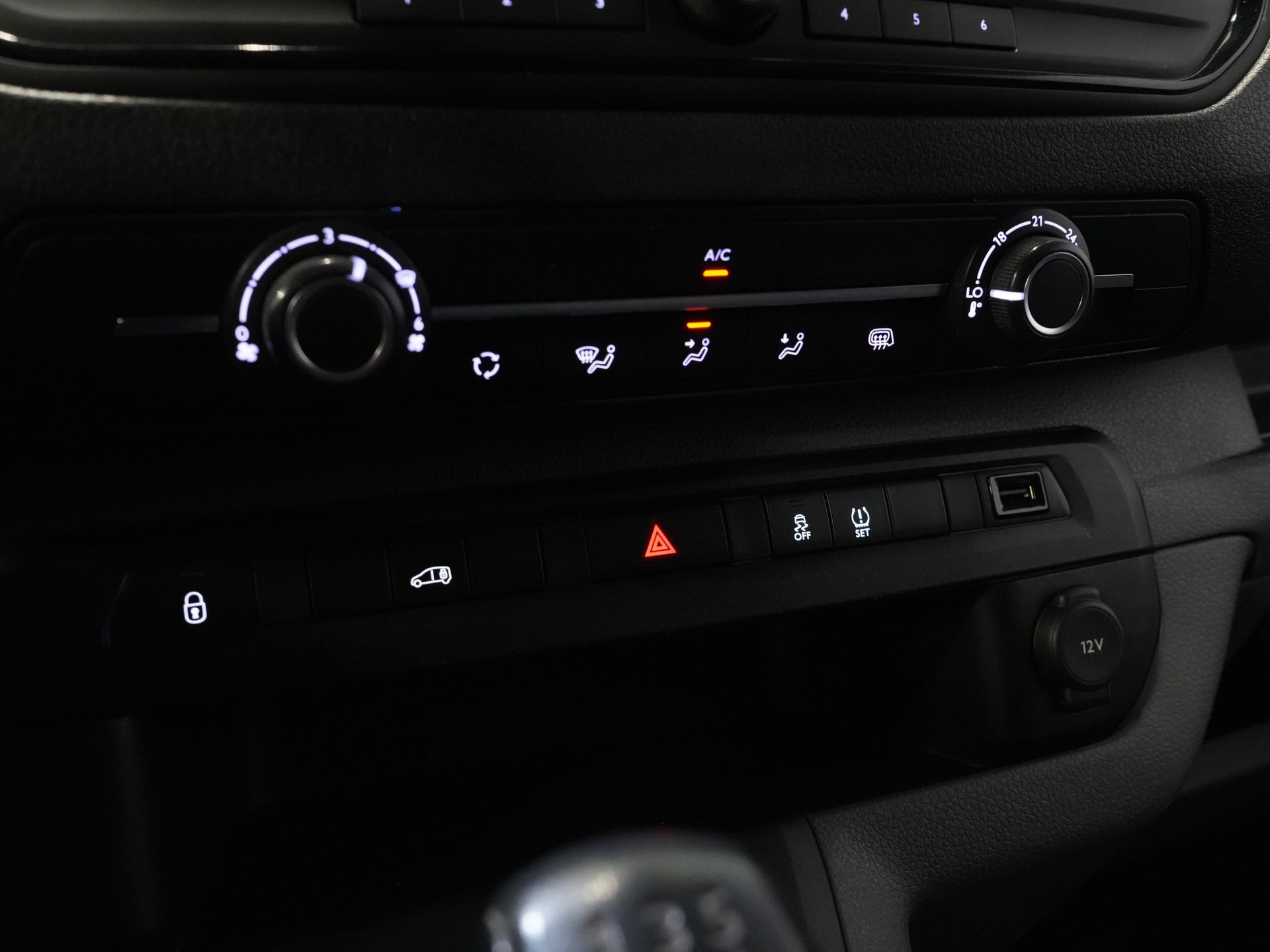 Citroën Jumpy Van 1.6 HDI L2 BPM GRATUIT ! Galerie de toit/ Alarme III/ Croisière/ Barre de remorquage/ PDC/ Airco