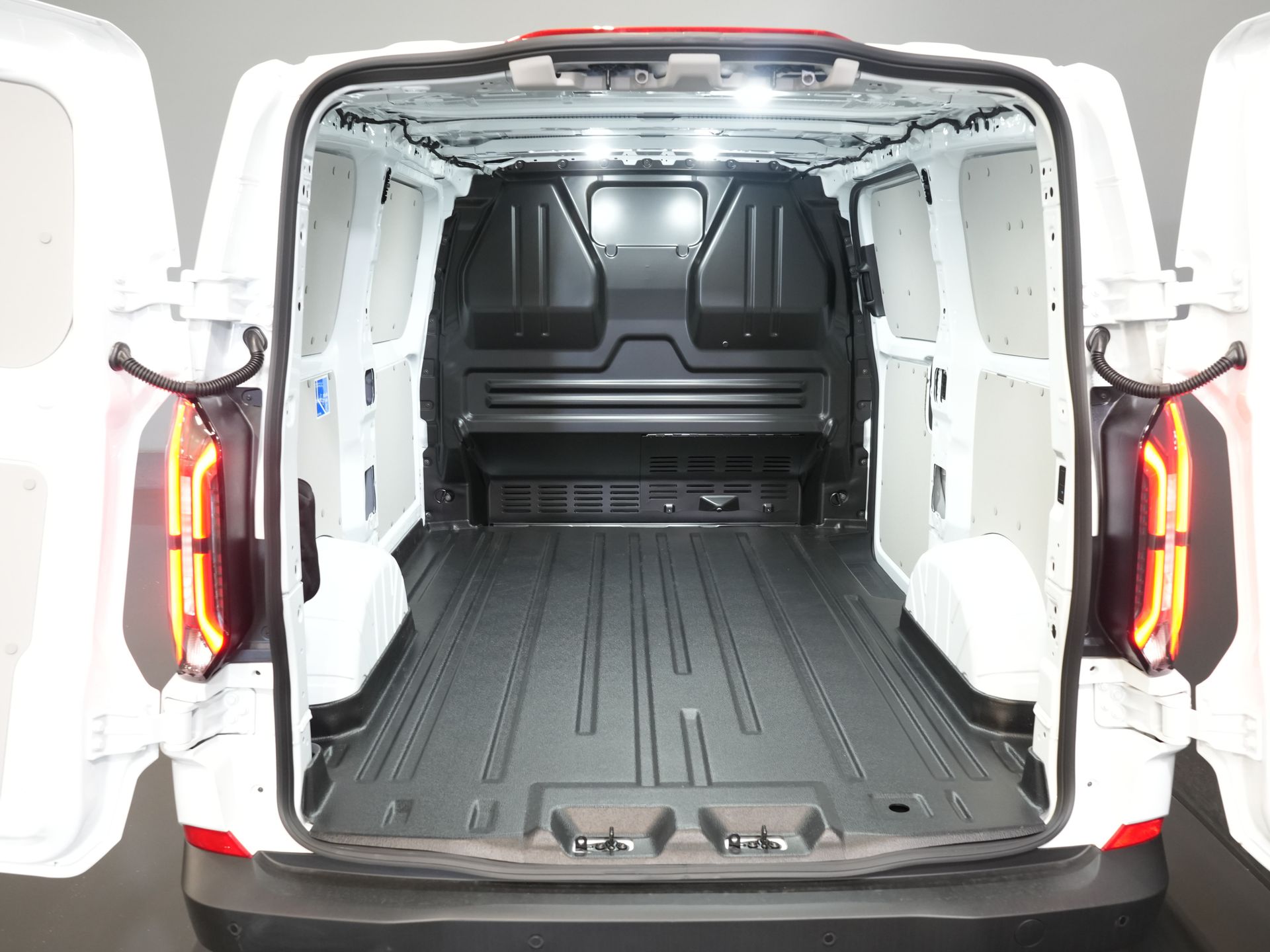 Ford E-Transit Custom Bestelbus Trend 65 kWh 330 km WLTP Garantie t/m 2029/ LED/ Standkachel/ Snellader/ 2.3t Trekverm./ Stuurverw./ Stoelverw./ Carplay/ Camera