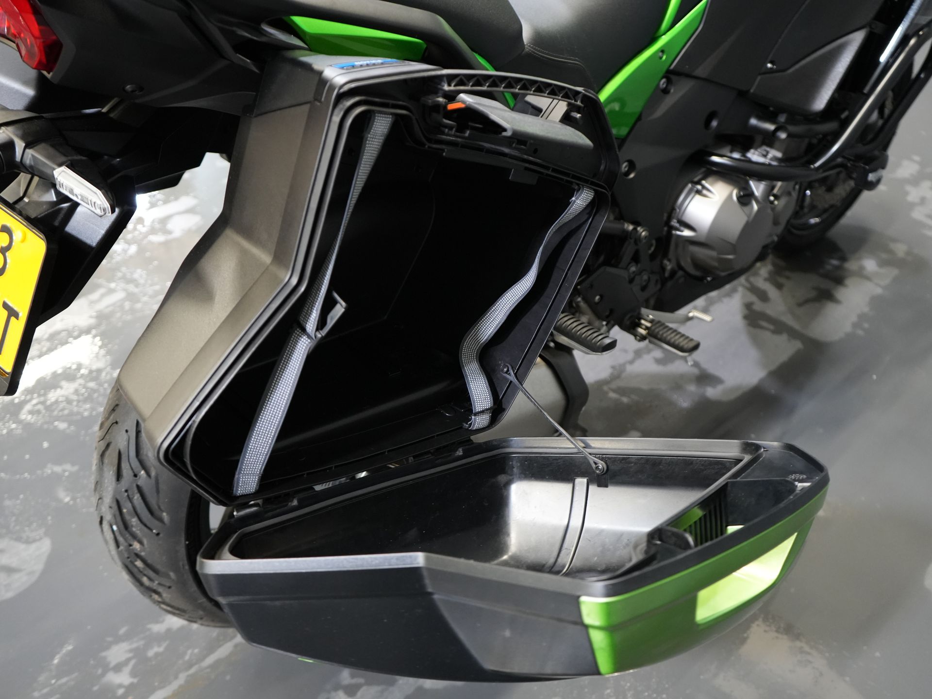 Kawasaki  Sport/tour Versys 1000 Tourer BTW motor (ex BTW €9.900,-) Cruise/ ABS/ Koffers/ Valbeugels/ Givi