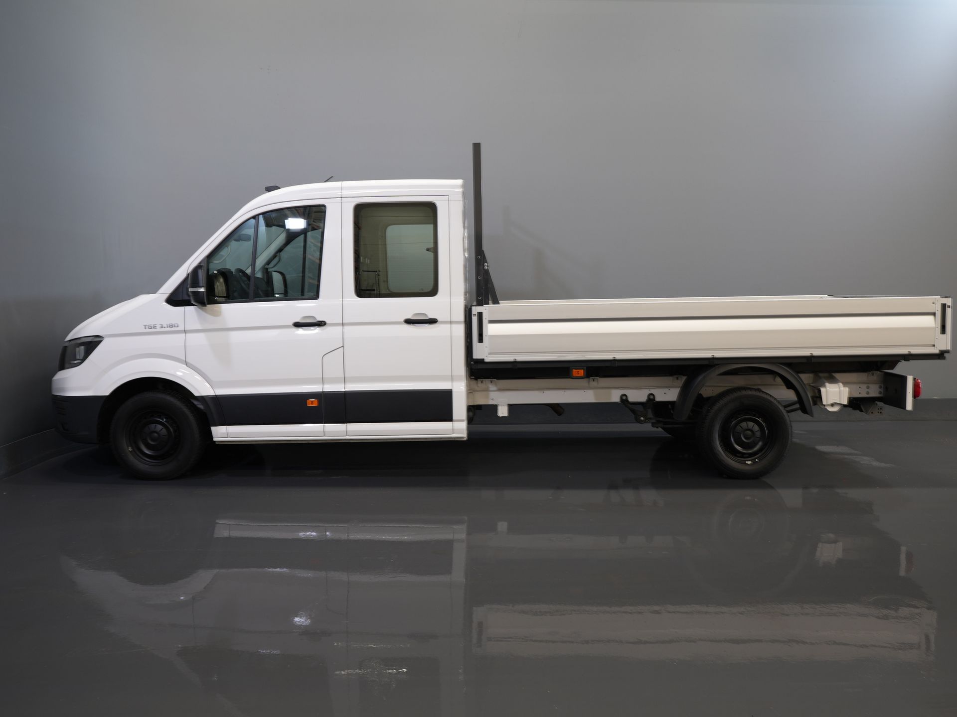 MAN TGE Open body 3.180 DSG Aut. DC Double Cab BPM FREE! Open cargo box 350x203/ 7 Pers./ Carplay/ Towbar/ Cruise/ 2.8t Towverm./ Airco/ Pick 