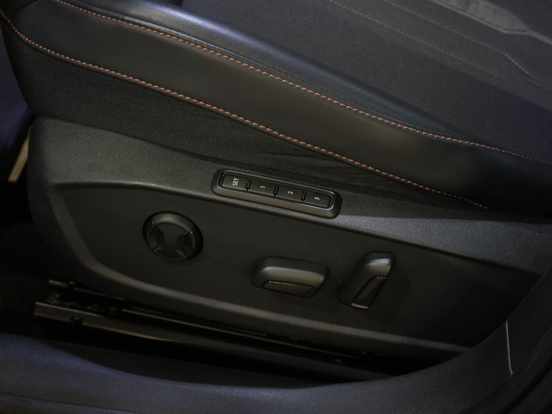 CUPRA Formentor SUV 1.4 e-Hybrid 245 CP VZ Performance Edition Pano/ Cârlig de remorcare electric/ Clapetă electrică/ Scaun cu memorie/ Matrix/ Adapt. Cruise/ Carplay/ Cameră/ St