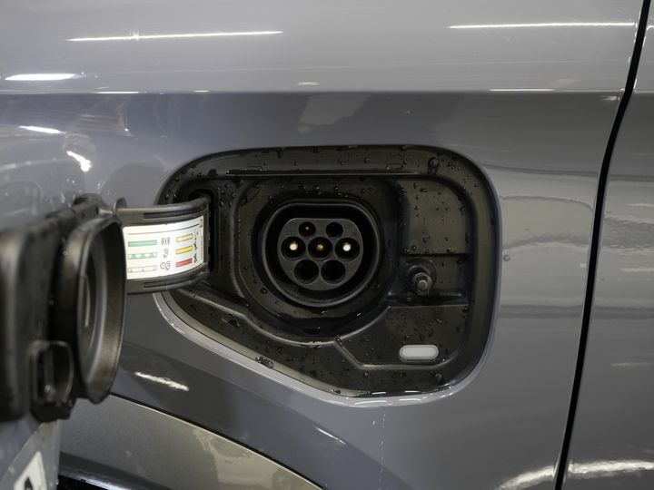 CUPRA Formentor SUV 1.4 e-Hybrid 245 CP VZ Performance Edition Pano/ Cârlig de remorcare electric/ Clapetă electrică/ Scaun cu memorie/ Matrix/ Adapt. Cruise/ Carplay/ Cameră/ St