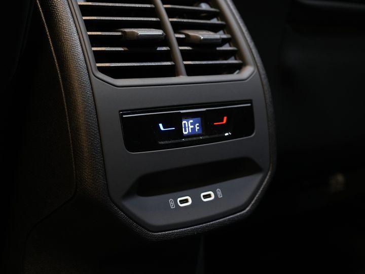 CUPRA Formentor SUV 1.4 e-Hybrid 245 CP VZ Performance Edition Pano/ Cârlig de remorcare electric/ Clapetă electrică/ Scaun cu memorie/ Matrix/ Adapt. Cruise/ Carplay/ Cameră/ St