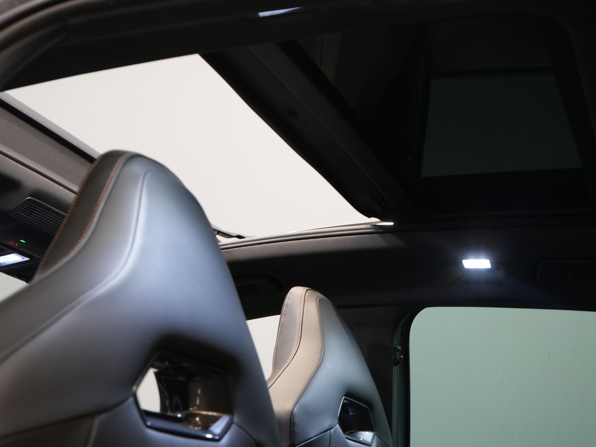 CUPRA Formentor SUV 1.4 e-Hybrid 245 CP VZ Performance Edition Pano/ Cârlig de remorcare electric/ Clapetă electrică/ Scaun cu memorie/ Matrix/ Adapt. Cruise/ Carplay/ Cameră/ St