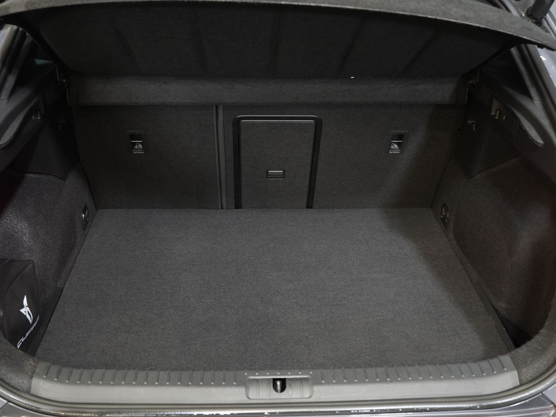 CUPRA Formentor SUV 1.4 e-Hybrid 245 CP VZ Performance Edition Pano/ Cârlig de remorcare electric/ Clapetă electrică/ Scaun cu memorie/ Matrix/ Adapt. Cruise/ Carplay/ Cameră/ St