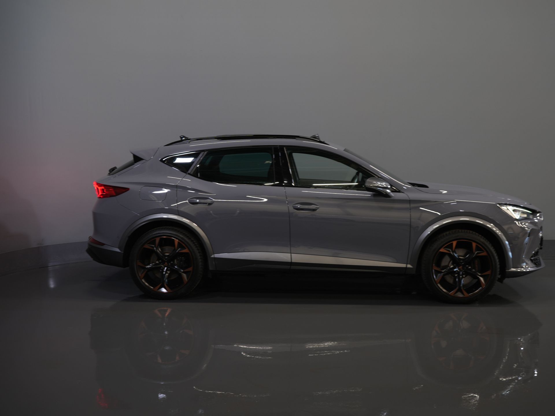 CUPRA Formentor SUV 1.4 e-Hybrid 245 CP VZ Performance Edition Pano/ Cârlig de remorcare electric/ Clapetă electrică/ Scaun cu memorie/ Matrix/ Adapt. Cruise/ Carplay/ Cameră/ St
