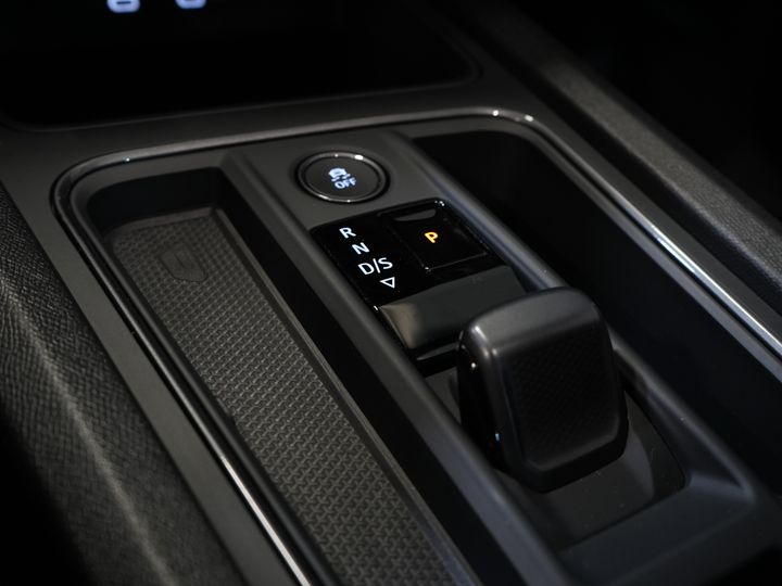 CUPRA Formentor SUV 1.4 e-Hybrid 245 CP VZ Performance Edition Pano/ Cârlig de remorcare electric/ Clapetă electrică/ Scaun cu memorie/ Matrix/ Adapt. Cruise/ Carplay/ Cameră/ St