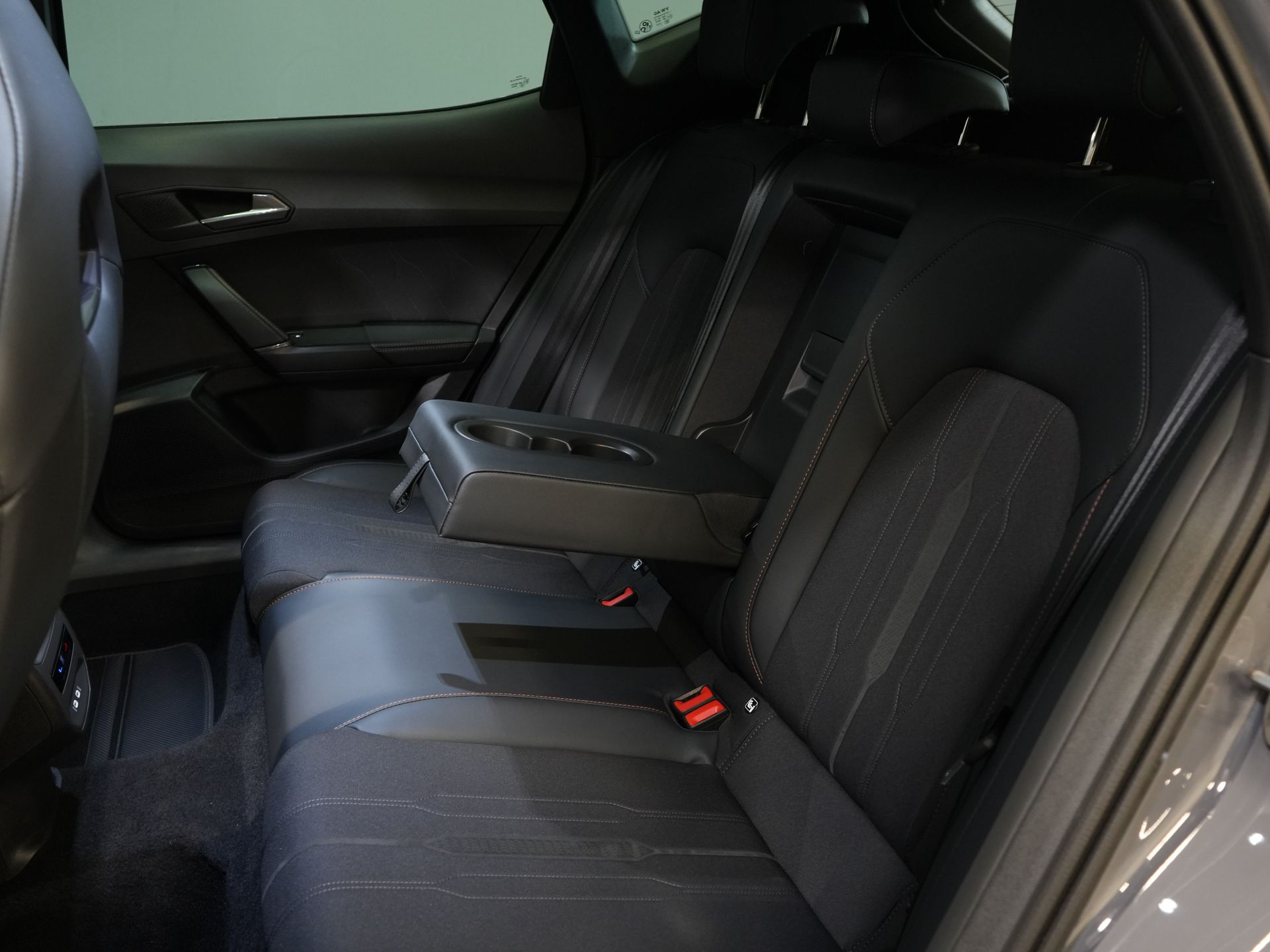 CUPRA Formentor SUV 1.4 e-Hybrid 245 CP VZ Performance Edition Pano/ Cârlig de remorcare electric/ Clapetă electrică/ Scaun cu memorie/ Matrix/ Adapt. Cruise/ Carplay/ Cameră/ St