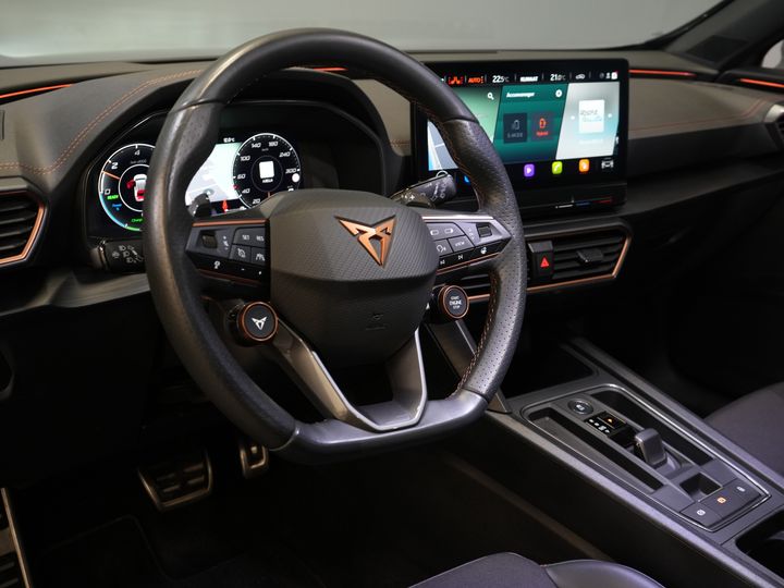 CUPRA Formentor SUV 1.4 e-Hybrid 245 CP VZ Performance Edition Pano/ Cârlig de remorcare electric/ Clapetă electrică/ Scaun cu memorie/ Matrix/ Adapt. Cruise/ Carplay/ Cameră/ St