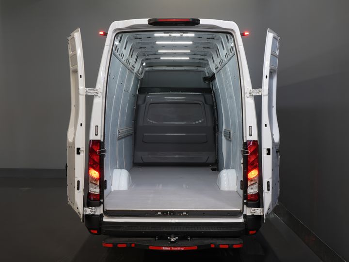 Iveco Daily Van 35S18HV 3.0 180 cv Aut. L4H3 Face Lift/ Sospensioni pneumatiche/ LED/ Fari/ Adapt.Cruise/ Gev.stoel/ Porte 270gr/ Gancio di traino/ Navi/ Clima