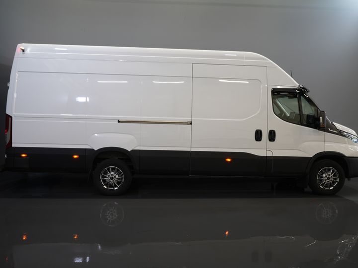 Iveco Daily Van 35S18HV 3.0 180 cv Aut. L4H3 Face Lift/ Sospensioni pneumatiche/ LED/ Fari/ Adapt.Cruise/ Gev.stoel/ Porte 270gr/ Gancio di traino/ Navi/ Clima