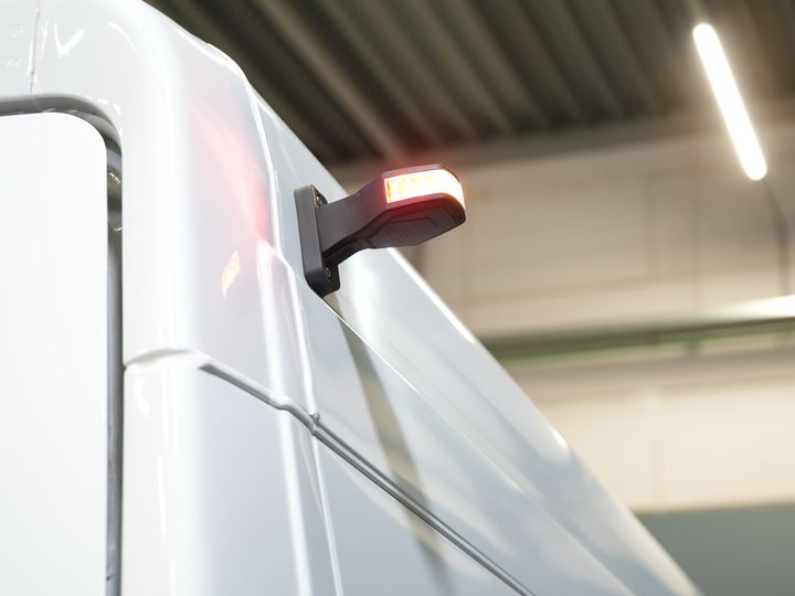 Iveco Daily Van 35S18HV 3.0 180 cv Aut. L4H3 Face Lift/ Sospensioni pneumatiche/ LED/ Fari/ Adapt.Cruise/ Gev.stoel/ Porte 270gr/ Gancio di traino/ Navi/ Clima