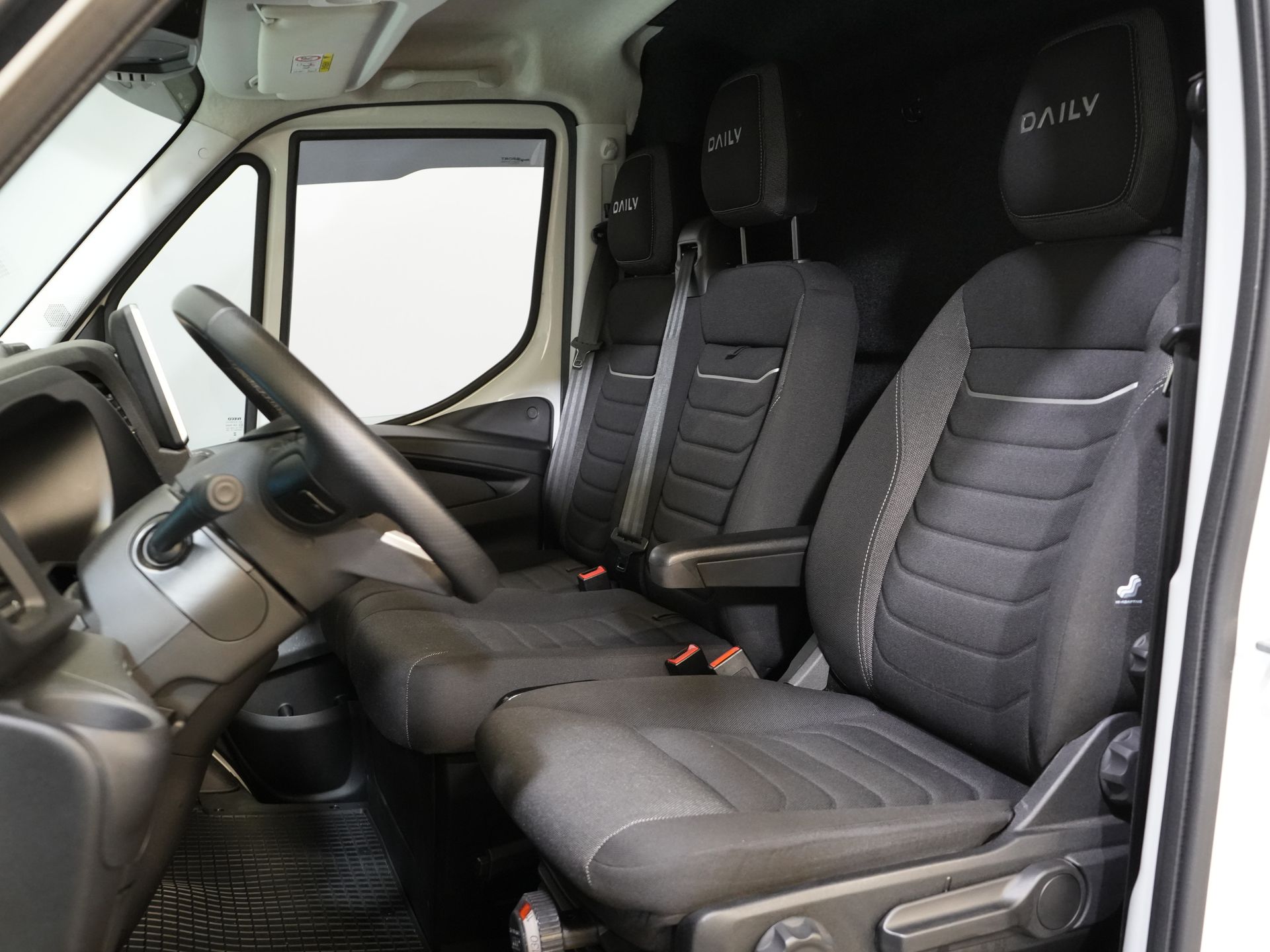 Iveco Daily Van 35S18HV 3.0 180 cv Aut. L4H3 Face Lift/ Sospensioni pneumatiche/ LED/ Fari/ Adapt.Cruise/ Gev.stoel/ Porte 270gr/ Gancio di traino/ Navi/ Clima