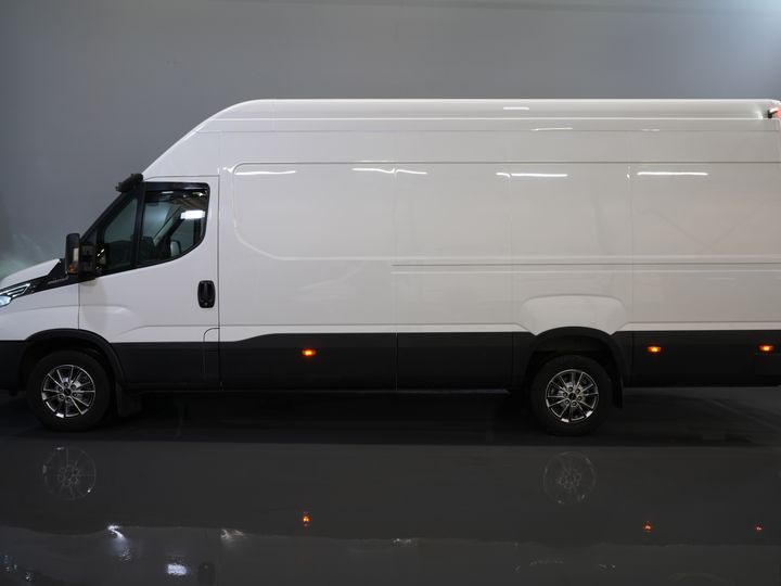 Iveco Daily Van 35S18HV 3.0 180 cv Aut. L4H3 Face Lift/ Sospensioni pneumatiche/ LED/ Fari/ Adapt.Cruise/ Gev.stoel/ Porte 270gr/ Gancio di traino/ Navi/ Clima