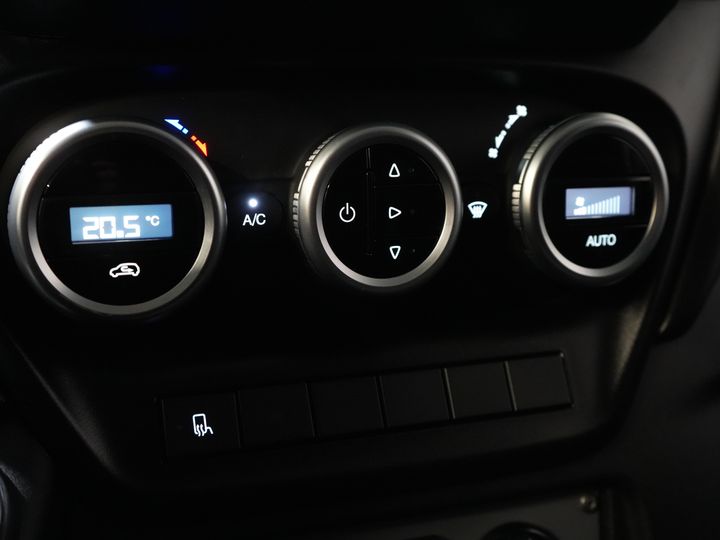 Iveco Daily Van 35S18HV 3.0 180 cv Aut. L4H3 Face Lift/ Sospensioni pneumatiche/ LED/ Fari/ Adapt.Cruise/ Gev.stoel/ Porte 270gr/ Gancio di traino/ Navi/ Clima