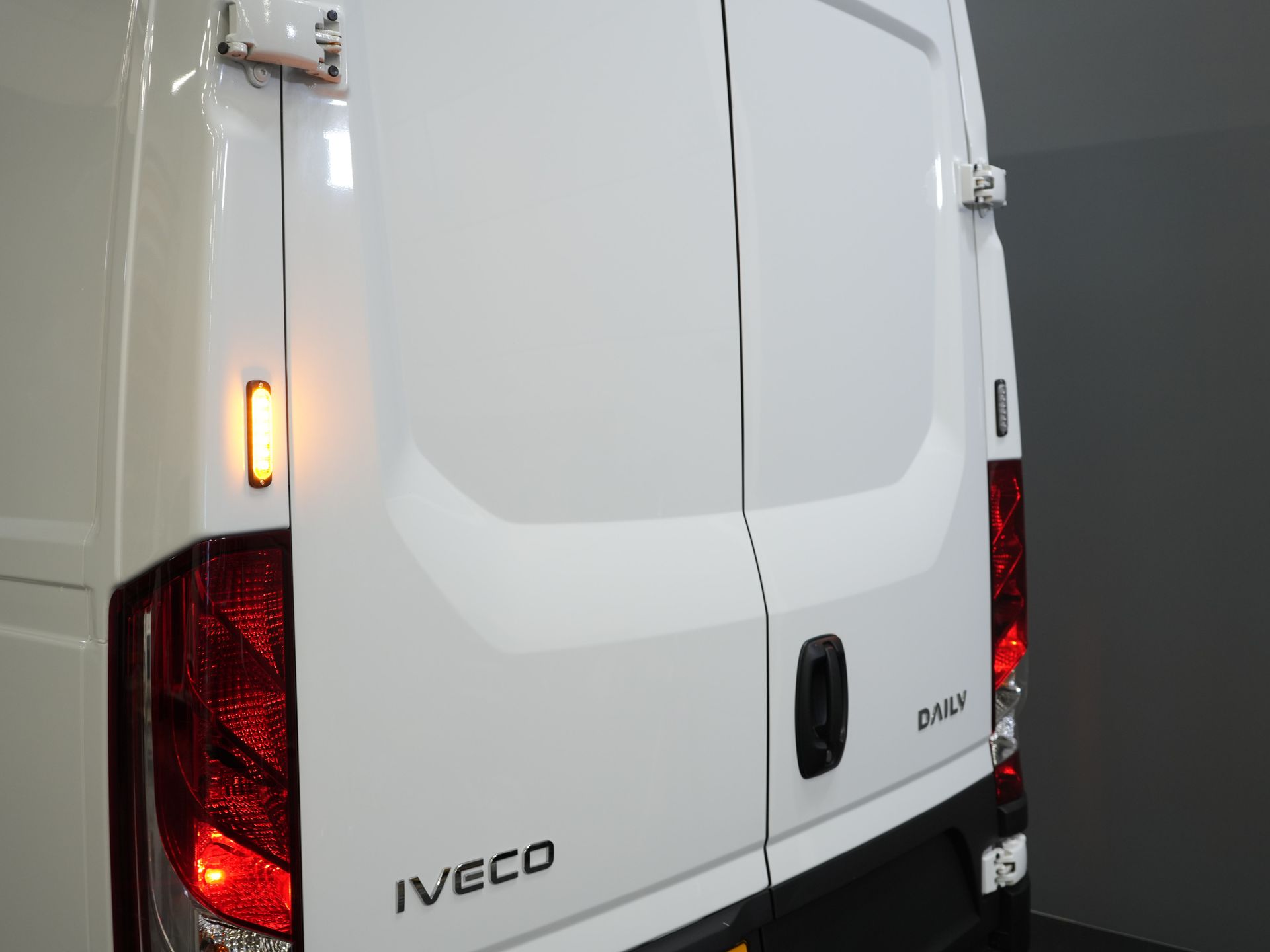 Iveco Daily Van 35S18HV 3.0 180 cv Aut. L4H3 Face Lift/ Sospensioni pneumatiche/ LED/ Fari/ Adapt.Cruise/ Gev.stoel/ Porte 270gr/ Gancio di traino/ Navi/ Clima