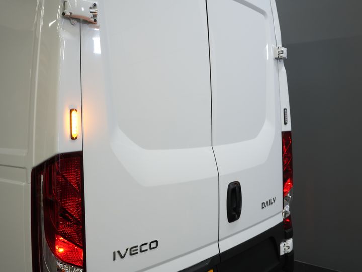 Iveco Daily Van 35S18HV 3.0 180 cv Aut. L4H3 Face Lift/ Sospensioni pneumatiche/ LED/ Fari/ Adapt.Cruise/ Gev.stoel/ Porte 270gr/ Gancio di traino/ Navi/ Clima
