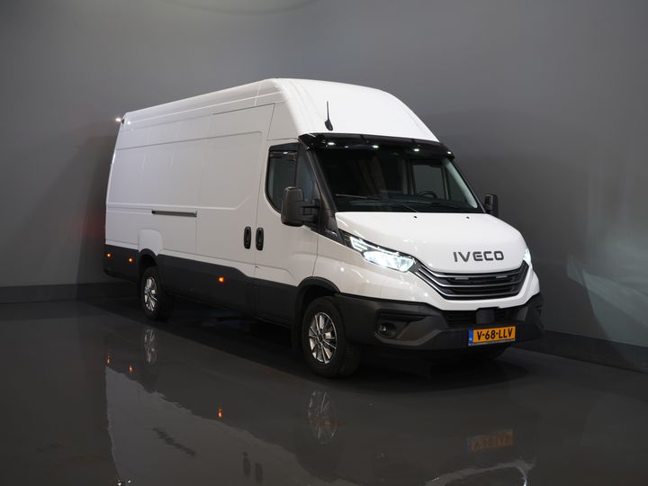 Iveco Daily Van 35S18HV 3.0 180 CP Aut. L4H3 Face Lift/ Suspensie pneumatică/ LED/ Speedlights/ Adapt.Cruise/ Gev.stoel/ 270gr uși/ Cârlig remorcare/ Navi/ Clima