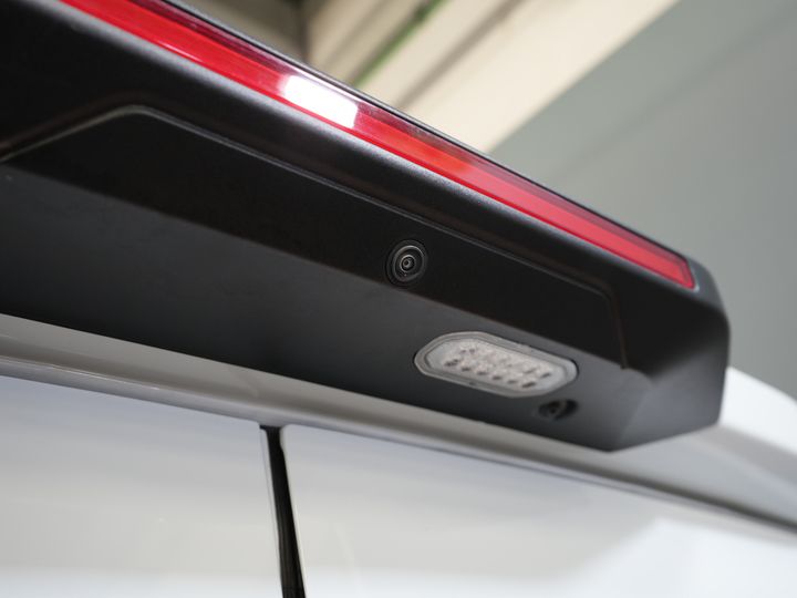 Iveco Daily Van 35S18HV 3.0 180 cv Aut. L4H3 Face Lift/ Sospensioni pneumatiche/ LED/ Fari/ Adapt.Cruise/ Gev.stoel/ Porte 270gr/ Gancio di traino/ Navi/ Clima