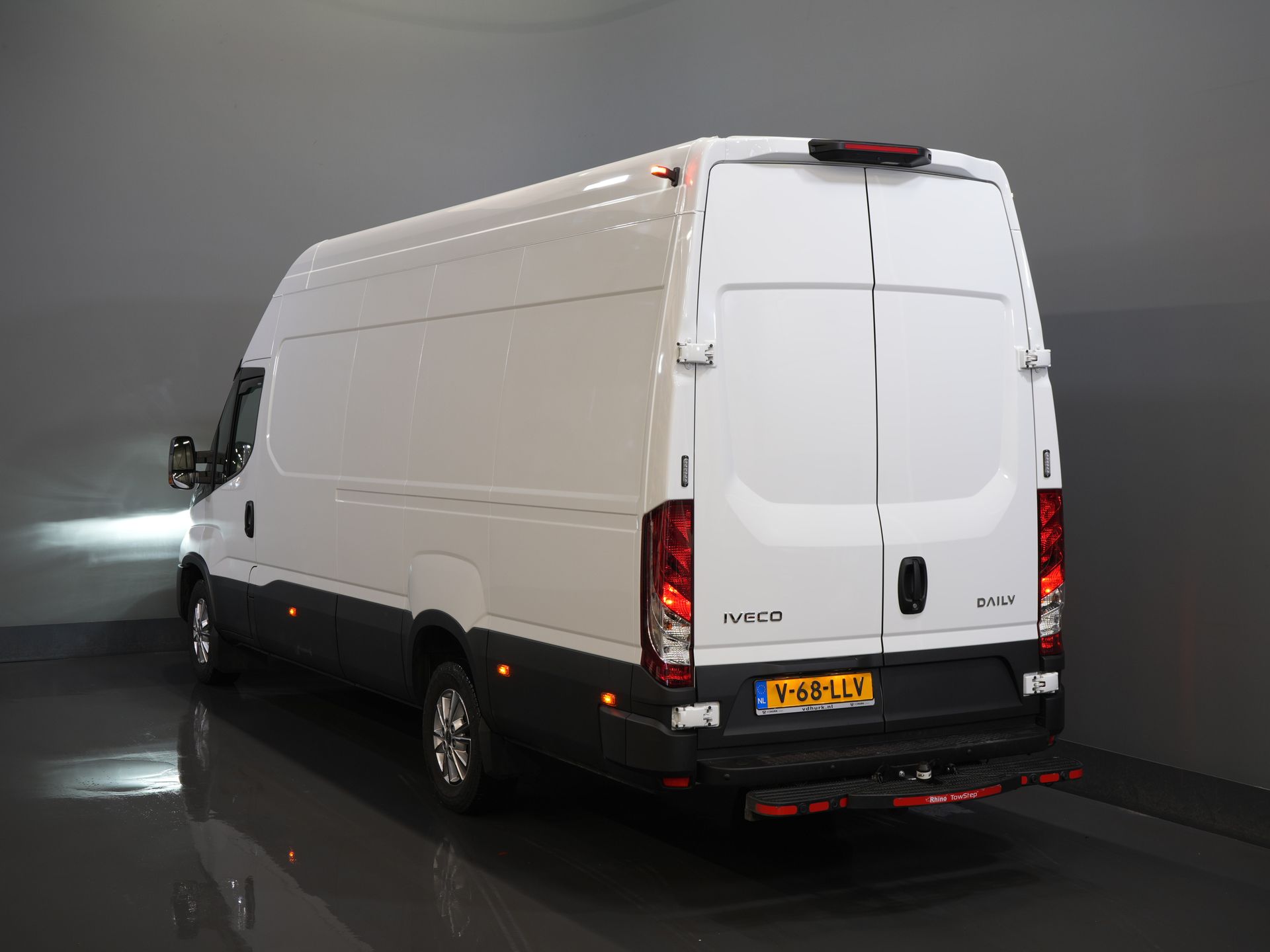 Iveco Daily Van 35S18HV 3.0 180 cv Aut. L4H3 Face Lift/ Sospensioni pneumatiche/ LED/ Fari/ Adapt.Cruise/ Gev.stoel/ Porte 270gr/ Gancio di traino/ Navi/ Clima