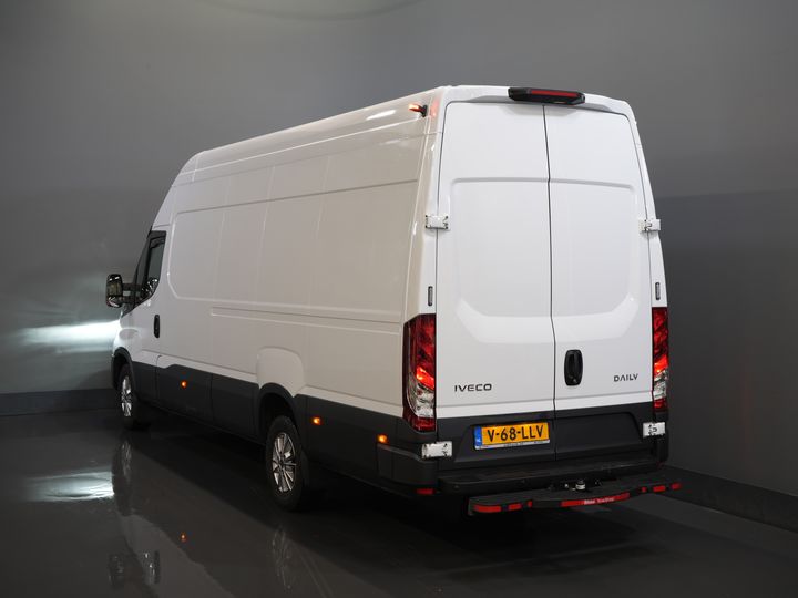 Iveco Daily Van 35S18HV 3.0 180 cv Aut. L4H3 Face Lift/ Sospensioni pneumatiche/ LED/ Fari/ Adapt.Cruise/ Gev.stoel/ Porte 270gr/ Gancio di traino/ Navi/ Clima