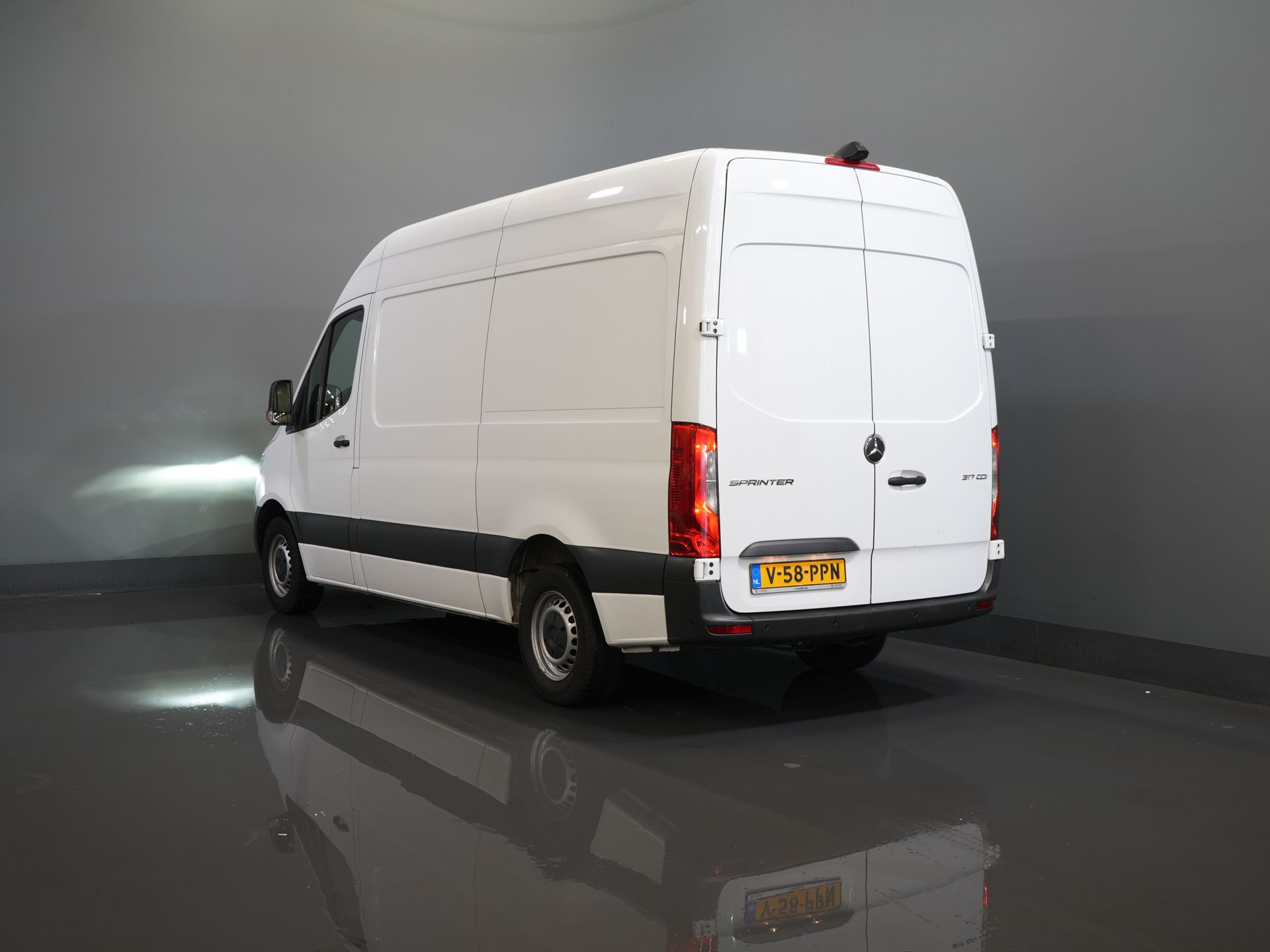 Mercedes-Benz Sprinter Van 317 CDI Aut. L2H2 LED/ Carplay/ Gev.Stoel/ Camera/ Cruise/ PDC/ Airco