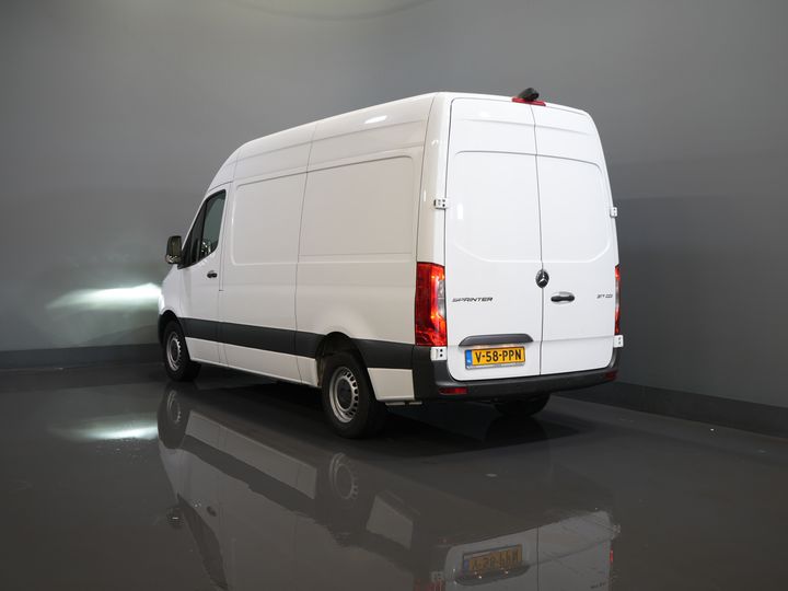 Mercedes-Benz Sprinter Van 317 CDI Aut. L2H2 LED/ Carplay/ Gev.Stoel/ Camera/ Cruise/ PDC/ Airco