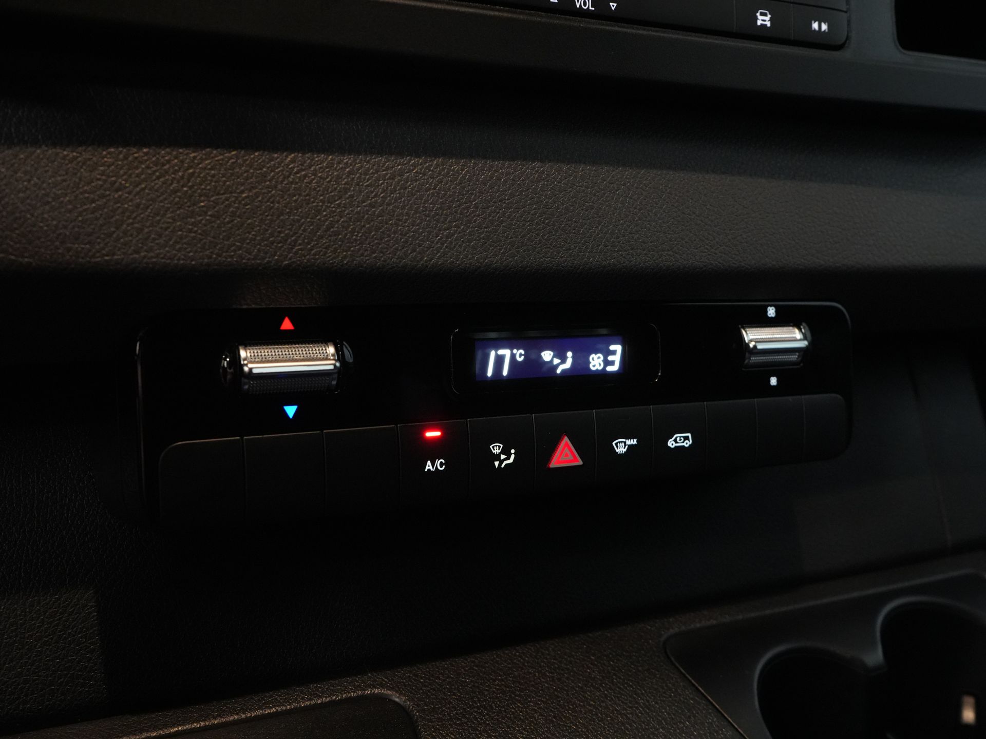 Mercedes-Benz Sprinter Van 317 CDI Aut. L2H2 LED/ Carplay/ Gev.Stoel/ Camera/ Cruise/ PDC/ Airco