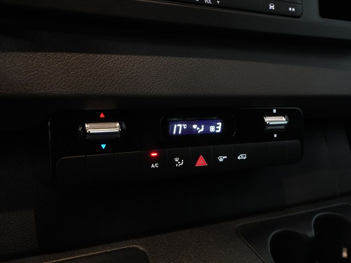 Mercedes-Benz Sprinter Van 317 CDI Aut. L2H2 LED/ Carplay/ Gev.Stoel/ Camera/ Cruise/ PDC/ Airco