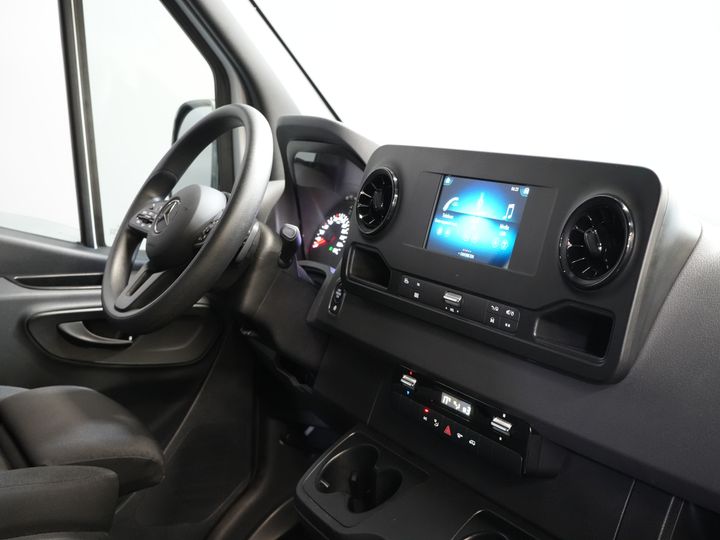 Mercedes-Benz Sprinter Van 317 CDI Aut. L2H2 LED/ Carplay/ Gev.Stoel/ Camera/ Cruise/ PDC/ Airco