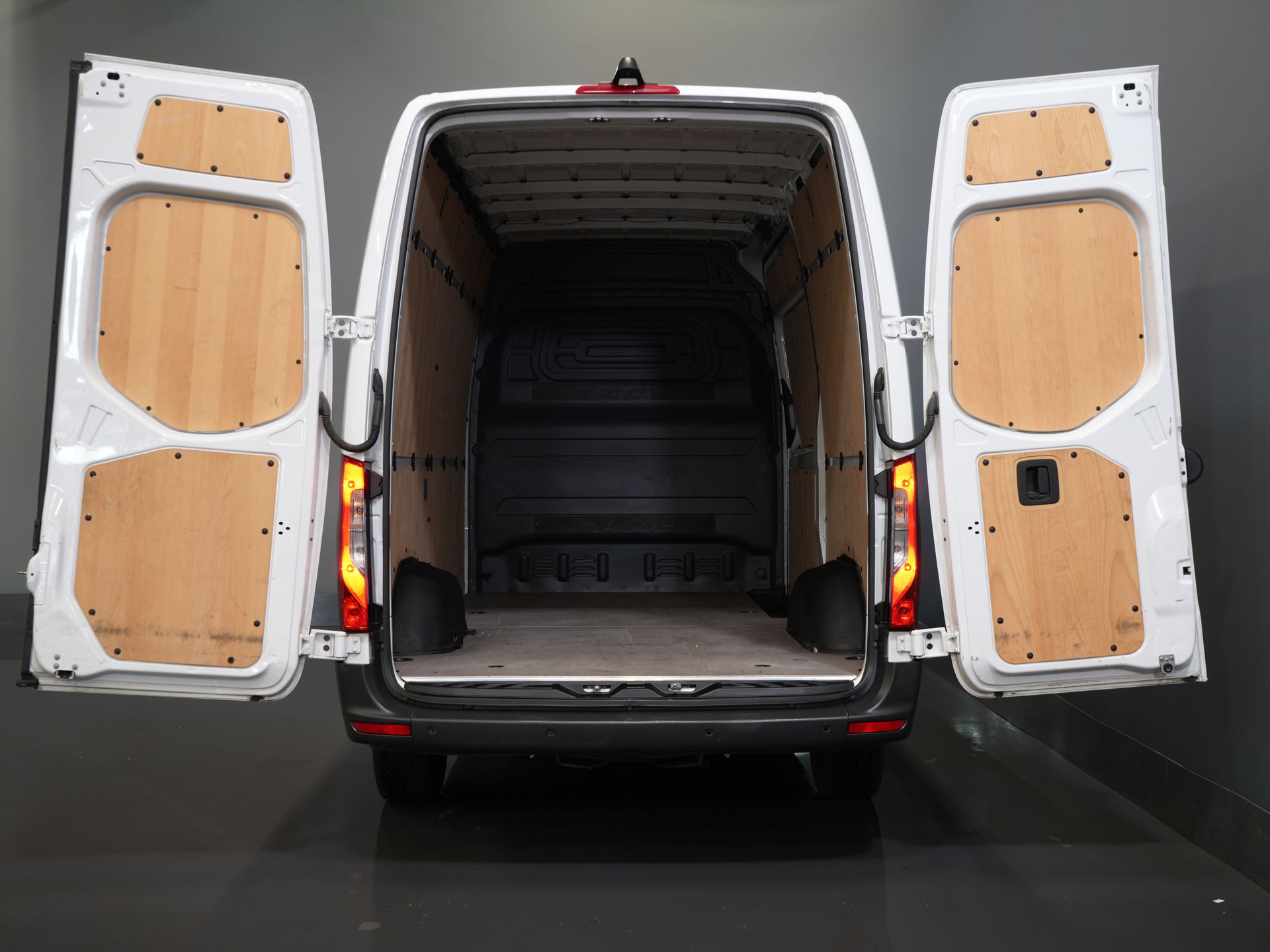 Mercedes-Benz Sprinter Van 317 CDI Aut. L2H2 LED/ Carplay/ Gev.Stoel/ Camera/ Cruise/ PDC/ Airco