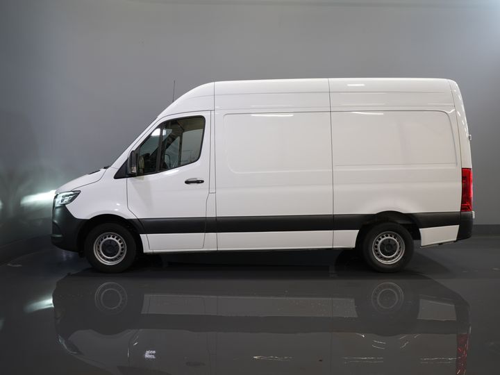 Mercedes-Benz Sprinter Van 317 CDI Aut. L2H2 LED/ Carplay/ Gev.Stoel/ Camera/ Cruise/ PDC/ Airco
