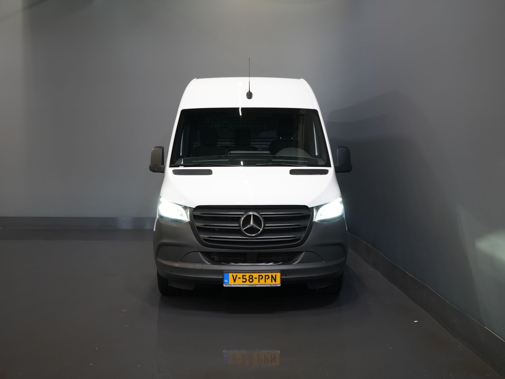 Mercedes-Benz Sprinter Van 317 CDI Aut. L2H2 LED/ Carplay/ Gev.Stoel/ Camera/ Cruise/ PDC/ Airco