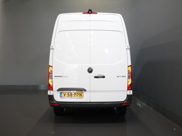 Mercedes-Benz Sprinter Van 317 CDI Aut. L2H2 LED/ Carplay/ Gev.Stoel/ Camera/ Cruise/ PDC/ Airco