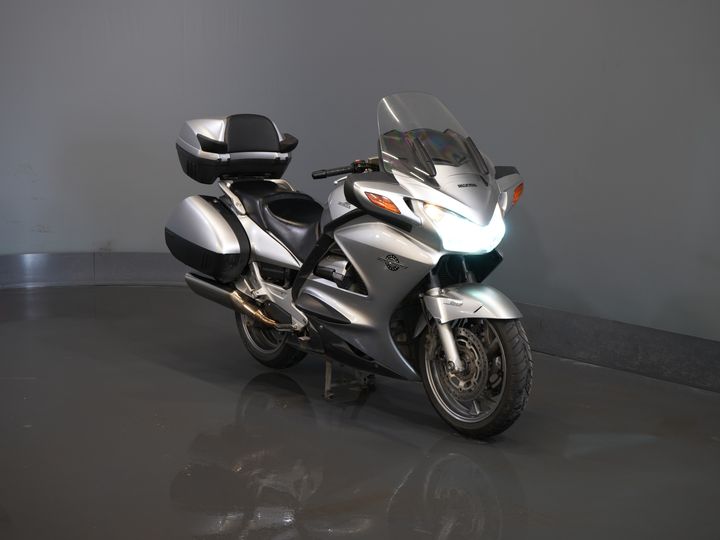 Honda Tour ST 1300 Pan European Pochi KM!/ ABS/ Borse