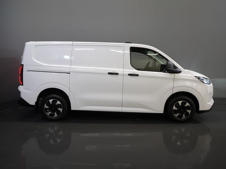 Ford E-Transit Custom Bestelbus 320 Trend 65 kWh 330 km WLTP LED/ Snellader/ 2.3t Trekverm./ Stoelverw./ Carplay/ Climate/ Camera/ PDC/ Cruise