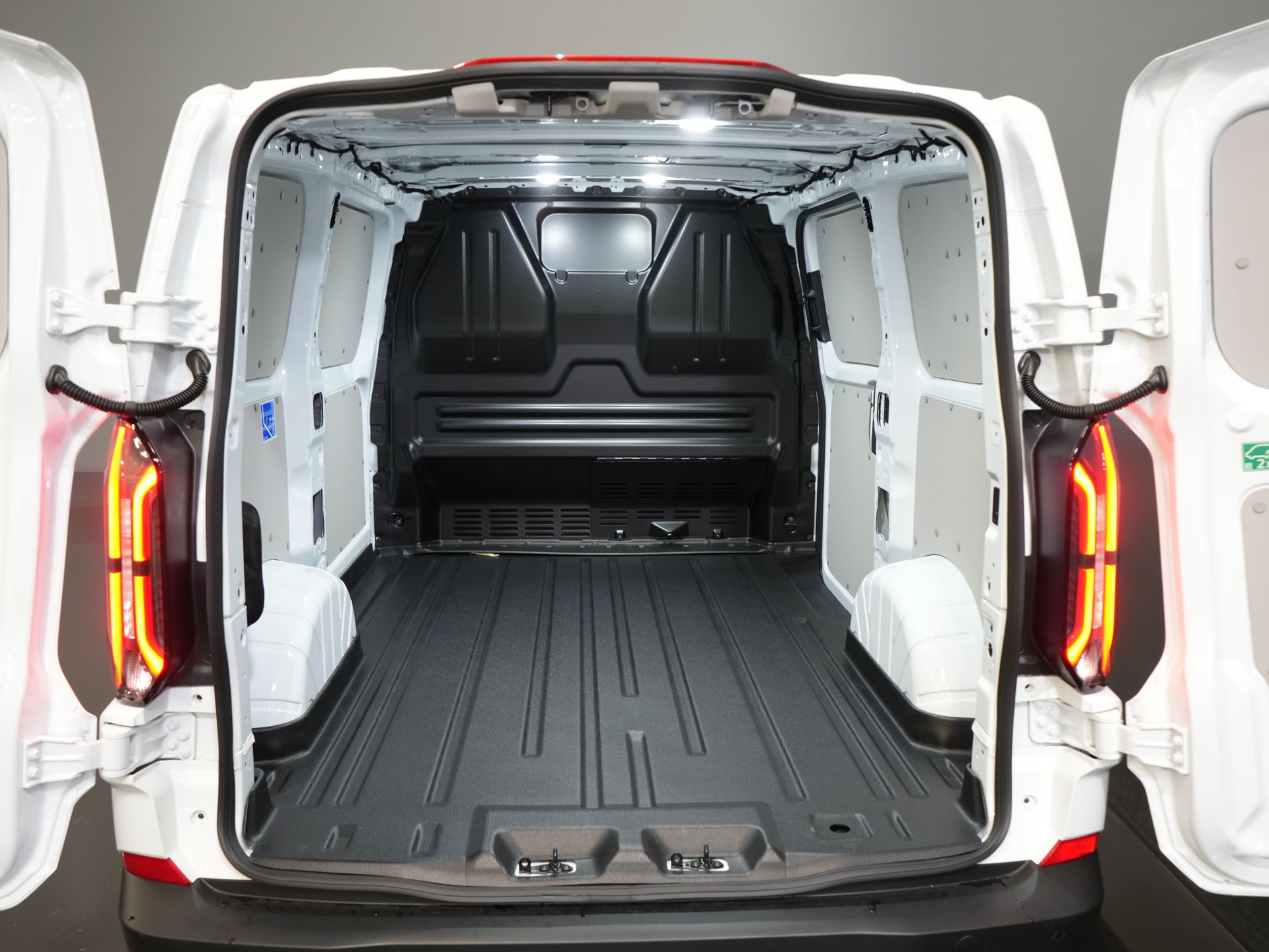 Ford E-Transit Custom Bestelbus 320 Trend 65 kWh 330 km WLTP LED/ Snellader/ 2.3t Trekverm./ Stoelverw./ Carplay/ Climate/ Camera/ PDC/ Cruise