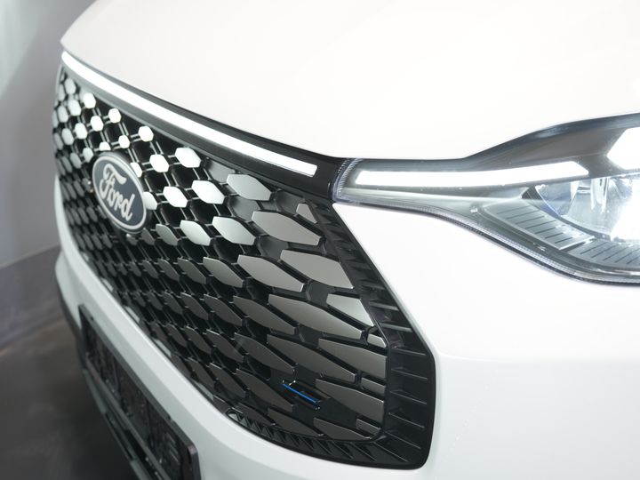 Ford E-Transit Custom Bestelbus 320 Trend 65 kWh 330 km WLTP LED/ Snellader/ 2.3t Trekverm./ Stoelverw./ Carplay/ Climate/ Camera/ PDC/ Cruise