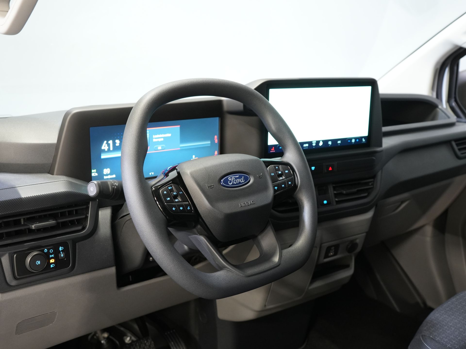 Ford E-Transit Custom Bestelbus 320 Trend 65 kWh 330 km WLTP LED/ Snellader/ 2.3t Trekverm./ Stoelverw./ Carplay/ Climate/ Camera/ PDC/ Cruise