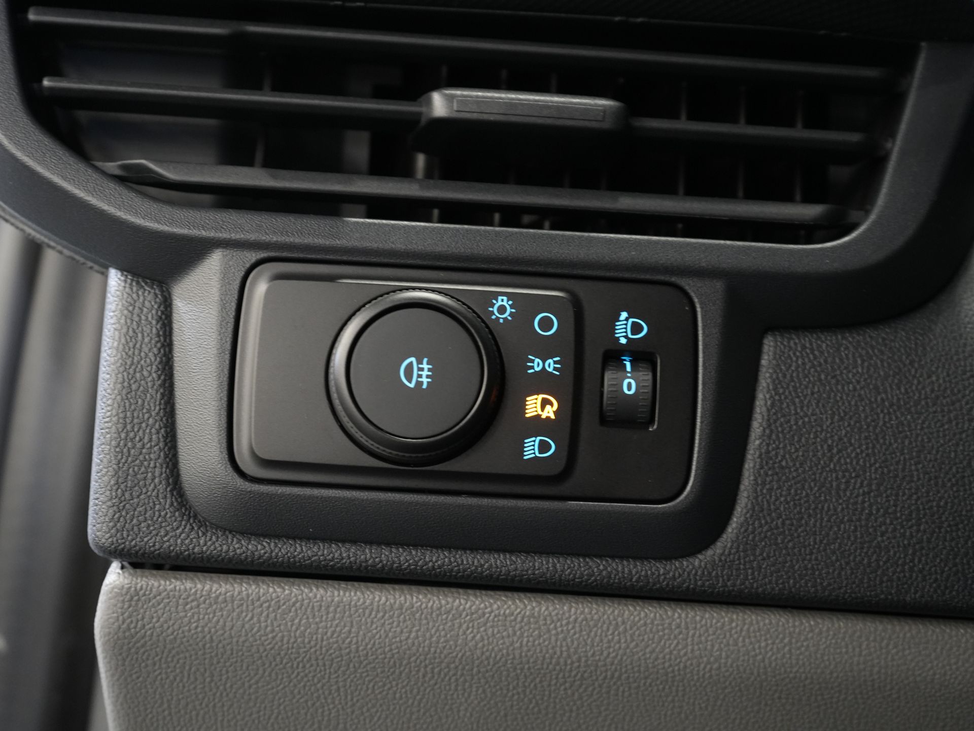 Ford E-Transit Custom Bestelbus 320 Trend 65 kWh 330 km WLTP LED/ Snellader/ 2.3t Trekverm./ Stoelverw./ Carplay/ Climate/ Camera/ PDC/ Cruise