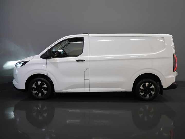 Ford E-Transit Custom Bestelbus 320 Trend 65 kWh 330 km WLTP LED/ Snellader/ 2.3t Trekverm./ Stoelverw./ Carplay/ Climate/ Camera/ PDC/ Cruise