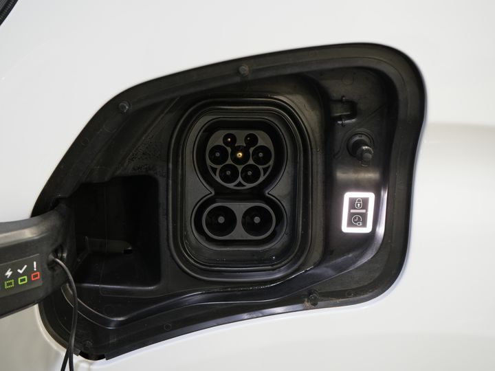 Citroën ë-Jumpy Delivery Van L2 75 kWh 330km WLTP Fast Charger/ 3 Seats/ Carplay/ Camera/ PDC/ Cruise Control/ Air Conditioning